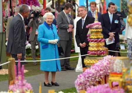 Queen Elizabeth II visits the Nong Nooch Tropical Garden’s floral display in London.