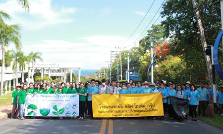 Employees of the Royal Cliff Hotels Group took part in the “Seven Billion Dreams. One Planet. Consume with Care” activity organized by city hall on World Environment Day 2015.