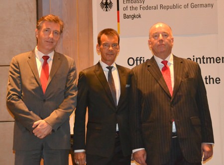 Honorary-Consul Rudolf Hofer (centre) with ambassador H.E. Enno Drofenik (left) and ambassador H.E. Rolf Schulze (right).