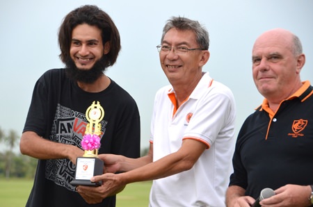 Chiang Mai’s Ubaid (left) receives the Man of the Tournament trophy from Thai Polo Club Managing Director Kh. Surapol, as Tournament Director Joe Grunwell looks on.