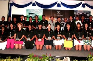 Trophy winners and VIPs pose for a group photograph at the conclusion of the Mercedes-Benz Junior Golf Asian Masters Final at Burapha Golf Resort, June 12, 2015.