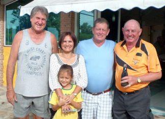 Capt Bob (right) poses with Friday’s top three: Rosco Langoulant, Thip (with daughter) and Bobby Driggs.
