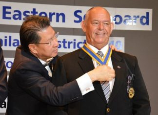 Rotary clubs install new leadership urging Rotarians to “Be a Gift to the World” DGE Vivat Pipatchaisiri installs Rodney James Charman as President of the Rotary Club Eastern Seaboard.