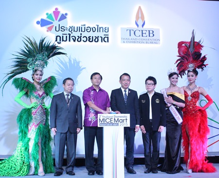 (3rd left to 3rd right) Deputy Governor Chamnanwit Taerat, TCEB Director Nopparat Methawikulchai and City Councilor Rattanachai Sutidechanai lead the opening ceremonies.