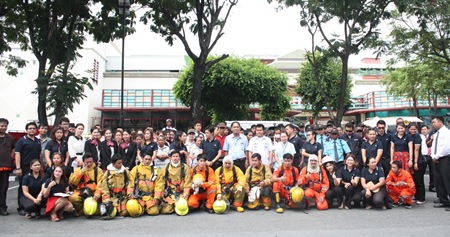 Local firefighters briefed Central Center Pattaya employees on emergency-safety skills at the mall’s annual fire drill.