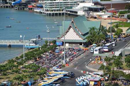 Following complaints about haphazard driving and parking by commercial operators at Bali Hai Pier, officials met at city hall where plans were made for dedicated parking areas for taxis and expansion of the access roads leading into and out of the jetty. More parking also is planned with the lots expected to be completed this month. (Photo by Urasin Khantaraphan)