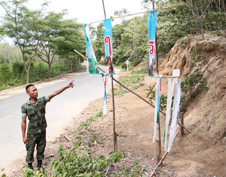 It was almost as if the monkeys could read, as a troop of them destroyed 5 signs that say “don’t feed the monkeys”.