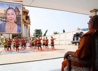 Wanna Kethap’s (inset) last request was to have her friends and fellow dancers perform at her funeral.