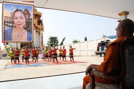 Wanna Kethap’s (inset) last request was to have her friends and fellow dancers perform at her funeral.