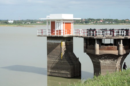 Even though the water line at Mabprachan Reservoir is now below the level needed for it to be adequately measured, a spokesman from the Provincial Waterworks Authority says there is nothing to worry about.