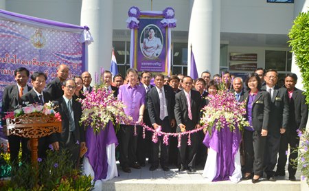 Judges and conciliators of Pattaya Provincial Court cut the ribbon to open the Mediation Center.