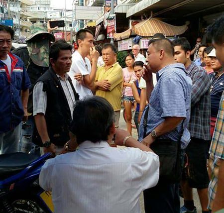 When undercover police allegedly attempted to confiscate what they claimed was counterfeit goods, vendors fought back and a brawl ensued.