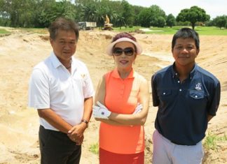 Chanya Swangchitr (centre), along with General Manager Nathawat Aksornchat (left) and golf course designer Pirapon Namatra oversee redevelopment work on the Lakes course at Phoenix Gold.