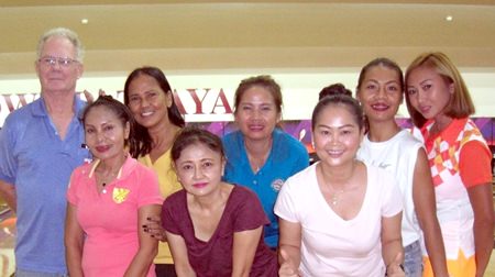 League winners: Bill, Pao, Nok, La, Yeow, Jang, Lek & Prae.