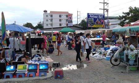 There are plenty of bargains to be had on second hand goods at the Thepprasit Buffalo and Muang Jamlong Markets.