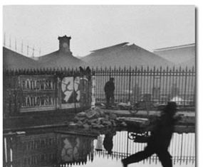 Photo by Henri Cartier Bresson.