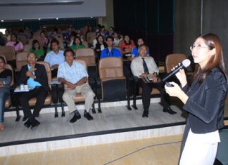 Dr. Pavinee Teerakarunwong of Regional Health Promotion Center 3 in Chonburi leads the workshop.