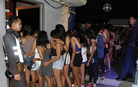 Police rounded up 114 underage drinkers top take to the Soi 9 police station, but many escaped in the confusion.