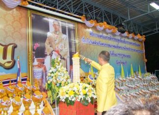 Chonburi Governor Khomsan Ekachai lights a ceremonial candle after the presentation of flower cones in honor of HRH Crown Prince Maha Vajiralongkorn’s birthday July 23.