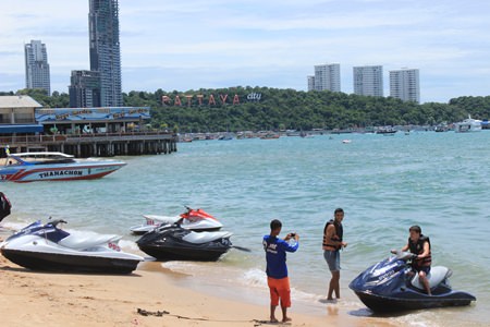 Pattaya officials were warned the city faces being boycotted by Indian tourists if they don’t put an end to jet ski scams once and for all. Pattaya City Hall called an emergency meeting last weekend to address the problem, as tourist police reported the number of extortion incidents has risen sharply, with two complaints received in February, one in March, two each in April and May then eight in June and nine in July. 