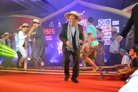 Dusit Thani GM Chatchawan Supachayanont is obviously enjoying taking part in the opening activities.