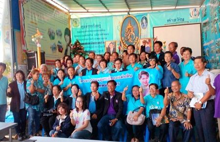 Members of the Soi Kophai Community pose for a group photo after teaching Bangkok students how to make chili pastes and other traditional dishes to create extra income.