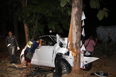 Kamchai Srichan barely escaped a fiery death when he crashed his car into a tree in Plutaluang.