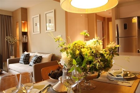 The Philo Residence on Sukhumvit Soi 24 is a popular residential choice for Bangkok expatriates, with over 90% of its apartments leased in its first month since opening.