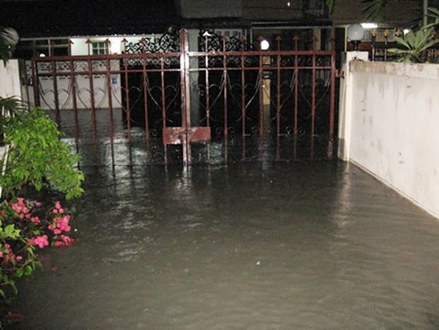 A typical example of how high the flood waters were around Pattaya
