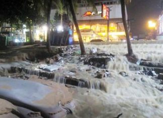 Steps leading to Pattaya Beach in front of the Pizza Hut restaurant on Pattaya Beach Road were turned into a deceptively beautiful waterfall as tropical storm Vamco raged through the area. Days later, Pattaya residents were still digging out and tallying their losses after the most powerful storm to hit the area since 2011 brought massive flooding, destruction and death to the Eastern Seaboard.