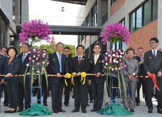 Siam Motors, Bangkok Bank fund new Thammasat Pattaya engineering buildings Executives, including Phornthep Phornpraphan - President and CEO of Siam Motors Group; Somkit Lertpaitoon - Rector of Thammasat University; and Kazutaka Numbu -President of Nissan Motors (Thailand) Co., Ltd. cut the ribbon to officially open the new engineering buildings.