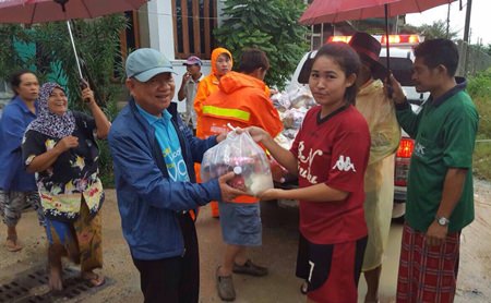 Nongprue Mayor Mai Chaiyanit (front left) hands out supplies to flood victims in the Nong Yai area.