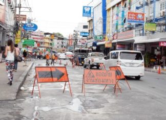 Contractors were put to work repairing a stretch of South Pattaya Road between Friendship Supermarket and Tuk Com.