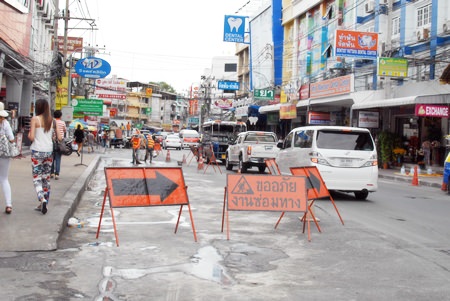 Contractors were put to work repairing a stretch of South Pattaya Road between Friendship Supermarket and Tuk Com.