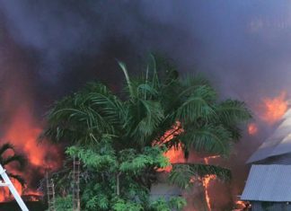 Police believe arson might have been the cause for this construction site blaze near Cosy Beach on Pratamnak Hill.