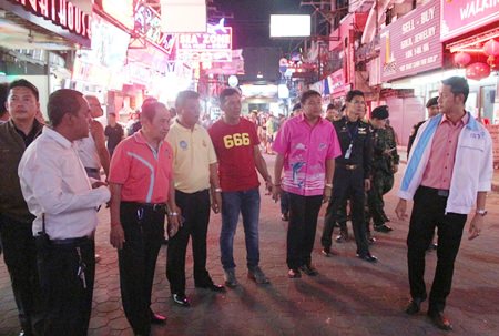 Local officials and soldiers from the 14th Military Circle in Chonburi check out shops and street vendors along Walking Street, looking for those encroaching on public property.