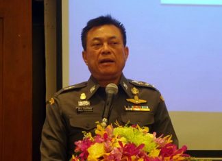 Pol. Maj. Gen Thitirat Nonghanpithak, commissioner of the Central Investigation Bureau, speaks at a seminar where Pattaya police learned investigation techniques to improve their crime-fighting abilities.