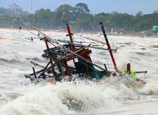 Huge waves destroyed at least 10 fishing boats in Bang Saray.