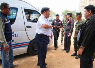 Sattahip steps up minivan checks Officials check a van driver’s paperwork, and make sure he also doesn’t test positive for drugs.