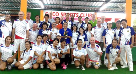 Coco Club lawn bowlers pose with members of the DD Bowlers Club of Hong Kong during their match in Pattaya, Sept. 17.