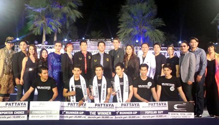 Winners of the Pattaya Healthy Guy Challenge contest pose on stage with Pattaya Mayor Ittipol Khunpleum and other dignitaries at Central Festival Pattaya Beach, Saturday, August 29.