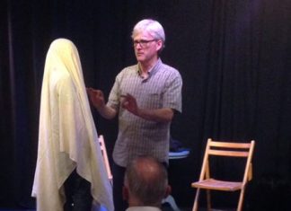 Daniel Foley interacts with a shockingly realistic ghost at Ben’s Theatre in Jomtien. (Photo/Ben Hansen)