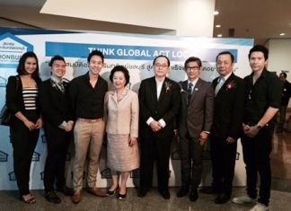 Panga Vathanakul, Managing Director of Royal Cliff Hotels Group (4th left) and Vitanart Vathanakul, Executive Director of Royal Cliff Hotels Group (3rd left), pose with Anant Asavabhokhin, Chairman and President of Land and House PCL (4th right), Meesak Chunharuckchot, Chief Executive of Life and Living Co Ltd. (3rd right), Jugkarat Ruangratanakorn, CEO of Ratanakorn Assets Co Ltd. (2nd left) and members of the Chonburi Real Estate Association during the official launch of the organization at the Royal Cliff Grand Hotel on 17 September.
