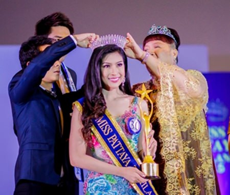 Napatnan Wanduek from Baan Sukawadee is crowned Miss Pattaya 2015.