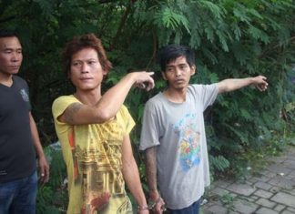 Sampao Hinart and Wittaya Saramul point to the area where they murdered Pongsak Polsriratch.