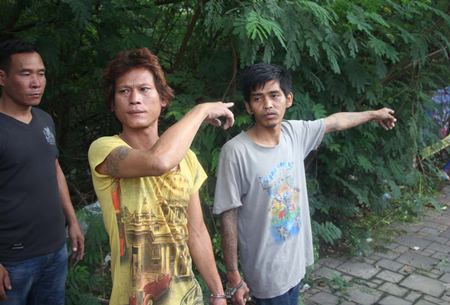 Sampao Hinart and Wittaya Saramul point to the area where they murdered Pongsak Polsriratch.