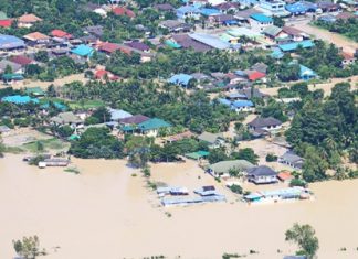 Navy comes to rescue of inundated Rayong villages