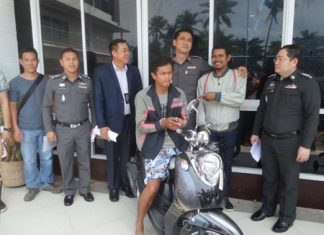 Tanit Pornsit points to Sarawuth Thongpaiboon saying, that’s my motorbike and that’s the man who stole it.