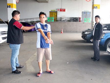 Pattaya police took Rungroj around Pattaya to a number of places for a re-enactment of his confessed offenses.