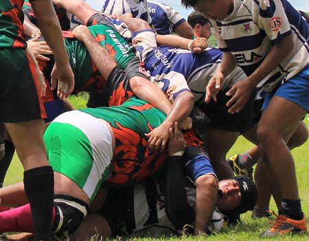 Pattaya Panthers fire a broadside at the Thai Navy scrum.